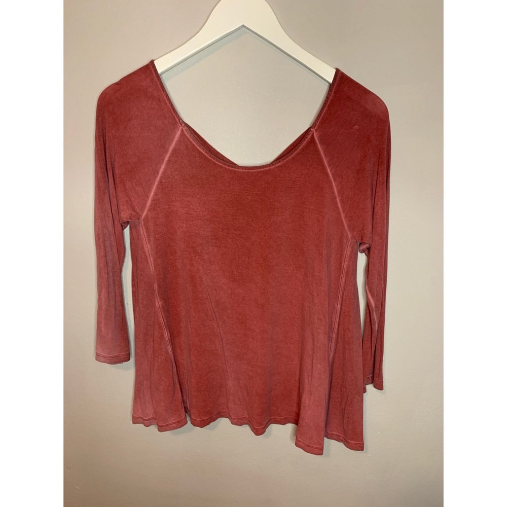 Drop back red long sleeve top